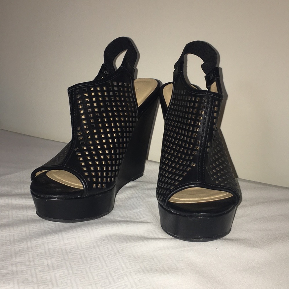 Chinese Laundry Wedges